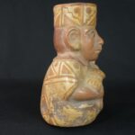 Pre-Columbian Moche Ceremonial Vessel with Bird Motif - Imagen 7