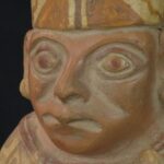 Pre-Columbian Moche Ceremonial Vessel with Bird Motif - Imagen 13