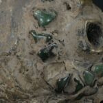 Pre-Columbian Moche Pututu with Precious Stone Inlays - Imagen 20