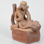 Handcrafted Moche Erotic Ceramic Bottle - Unique Art Piece - Imagen 6