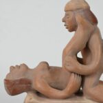 Handcrafted Moche Erotic Ceramic Bottle - Unique Art Piece - Imagen 9