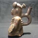 Pre-Columbian Moche Warrior Ceramic Bottle - Imagen 2