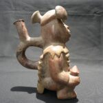 Pre-Columbian Moche Warrior Ceramic Bottle - Imagen 6