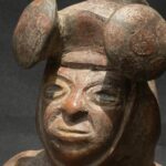 Pre-Columbian Moche Warrior Ceramic Bottle - Imagen 15