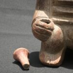 Pre-Columbian Moche Warrior Ceramic Bottle - Imagen 17