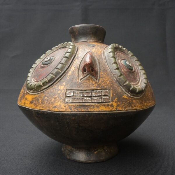 Pre-Columbian Nasca Ceramic Bottle with Anthropomorphic Design - Image 2