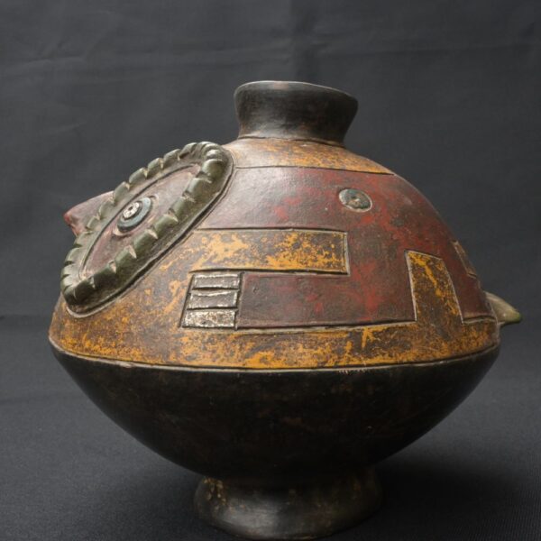 Pre-Columbian Nasca Ceramic Bottle with Anthropomorphic Design - Image 4