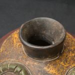 Pre-Columbian Nasca Ceramic Bottle with Anthropomorphic Design - Imagen 12