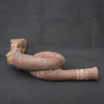 Pre-Columbian Moche Ceramic Trumpet with Human Figure Design - Imagen 3