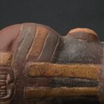 Pre-Columbian Moche Ceramic Trumpet with Human Figure Design - Imagen 14