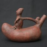 Pre-Columbian Moche Ceramic Whistle with Human Figure - Imagen 2