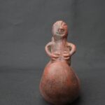 Pre-Columbian Moche Ceramic Whistle with Human Figure - Imagen 8
