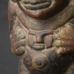 Tiahuanaco Pre-Columbian Ceramic Figurine with Human Form - Imagen 15
