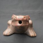 Pre-Columbian Tiahuanaco Frog Ceramic Figurine - Imagen 2