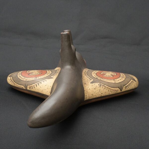 Pre-Columbian Nasca Manta Ray Ceramic Vessel - Image 4