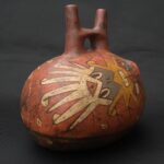 Pre-Columbian Nasca Ritual Ceramic Bottle with Animal Design - Imagen 5