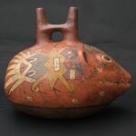 Pre-Columbian Nasca Ritual Ceramic Bottle with Animal Design - Imagen 6