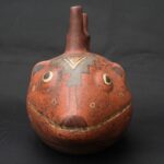 Pre-Columbian Nasca Ritual Ceramic Bottle with Animal Design - Imagen 8