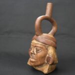 Pre-Columbian Moche Ritual Ceramic Bottle with Face - Imagen 3