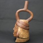 Pre-Columbian Moche Ritual Ceramic Bottle with Face - Imagen 4