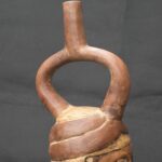 Pre-Columbian Moche Ritual Ceramic Bottle with Face - Imagen 13