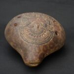 Pre-Columbian Inca Ceramic Whistle with Tumi Motif - Imagen 6