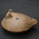 Pre-Columbian Inca Ceramic Whistle with Tumi Motif - Imagen 11