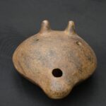 Pre-Columbian Inca Ceramic Whistle with Tumi Motif - Imagen 12