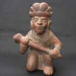 Authentic Pre-Columbian Moche Warrior Ceramic Figurine - Imagen 2
