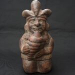 Pre-Columbian Moche Warrior Priest Ceramic Artifact - Imagen 2