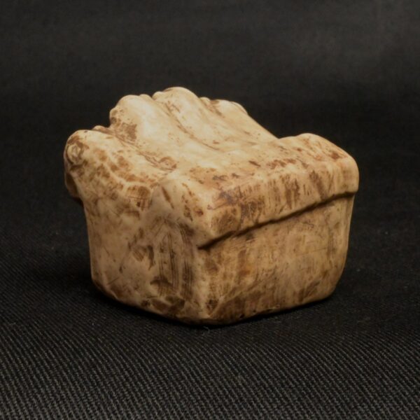 Colonial Quartz Stone Illa with Four Ram Heads - Antique Decor - Image 5