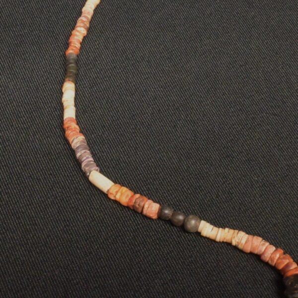 Pre-Columbian Moche Necklace with Owl Figure and Spondylus - Image 3