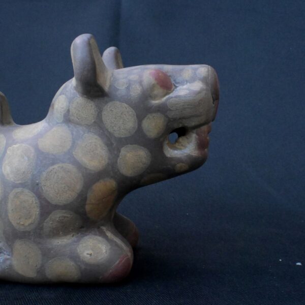 Pre-Columbian Tiahuanaco Ceramic Puma Figurine - Ritual Artifact - Image 8
