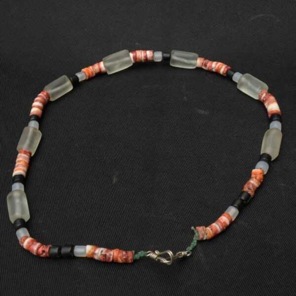 Pre Columbian Chavin Quartz and Black Stone Necklace Ritual Artifact - Image 2