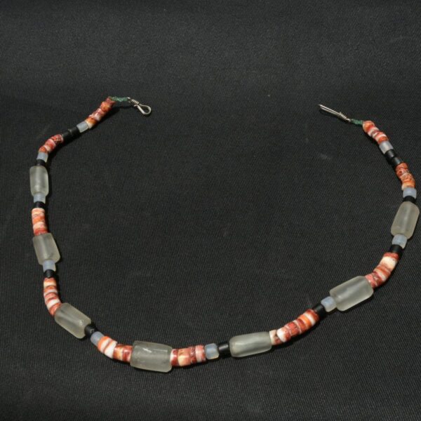 Pre Columbian Chavin Quartz and Black Stone Necklace Ritual Artifact - Image 7