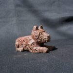 figura con forma de puma chavin