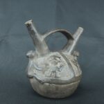 Pre Columbian Chimu Ceramic Ritual Bottle with Stepped Handle - Imagen 8