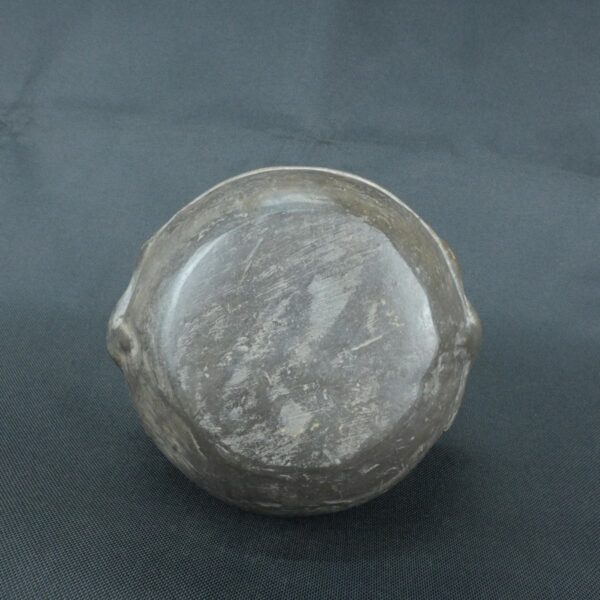 Pre Columbian Chimu Ceramic Ritual Bottle with Stepped Handle - Imagen 10