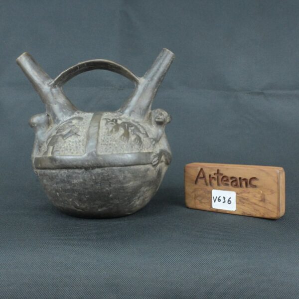 Pre Columbian Chimu Ceramic Ritual Bottle with Stepped Handle - Imagen 18