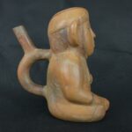 Pre Columbian Moche Ceramic Bottle Sitting Figure Ritual Artifact - Imagen 6