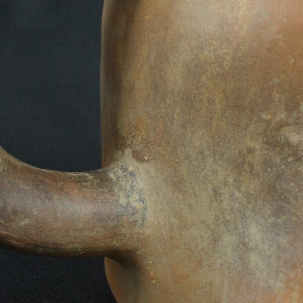 Pre Columbian Moche Ceramic Bottle Sitting Figure Ritual Artifact - Imagen 17