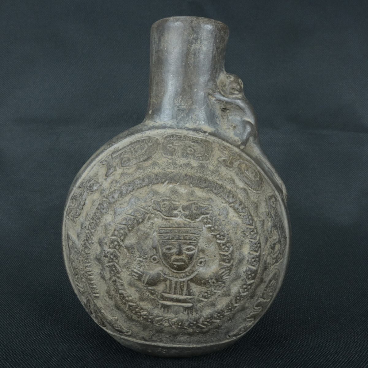 DSC_1139 Pre Columbian Moche Black Ceramic Vessel Ritual Artifact Peru - Imagen 1