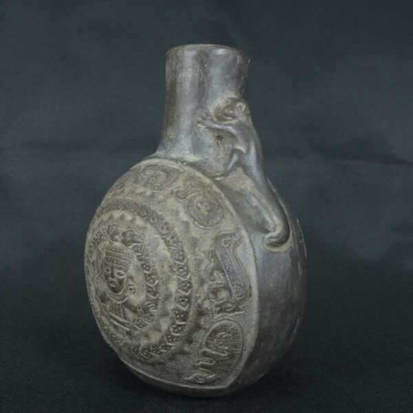 Pre Columbian Moche Black Ceramic Vessel Ritual Artifact Peru - Imagen 2