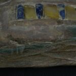 Pre Columbian Chavin Stone Mask Ritual Artifact with Inlays - Imagen 10