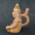 Pre Columbian Moche Ceramic Seated Priest Vessel Ritual Artifact - Imagen 2