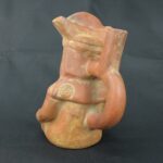 Pre Columbian Moche Ceramic Seated Priest Vessel Ritual Artifact - Imagen 3