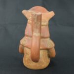 Pre Columbian Moche Ceramic Seated Priest Vessel Ritual Artifact - Imagen 4