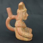 Pre Columbian Moche Ceramic Seated Priest Vessel Ritual Artifact - Imagen 6