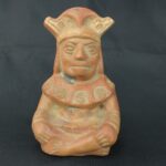 Pre Columbian Moche Ceramic Seated Priest Vessel Ritual Artifact - Imagen 8
