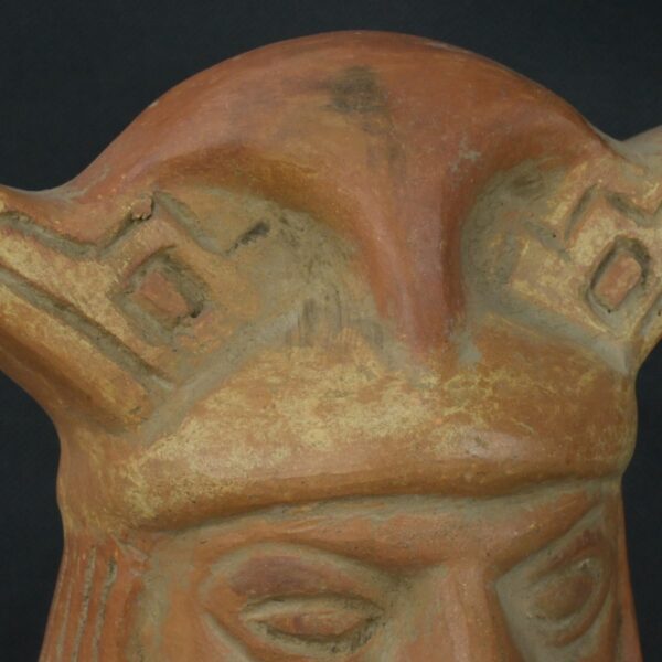 Pre Columbian Moche Ceramic Seated Priest Vessel Ritual Artifact - Imagen 13